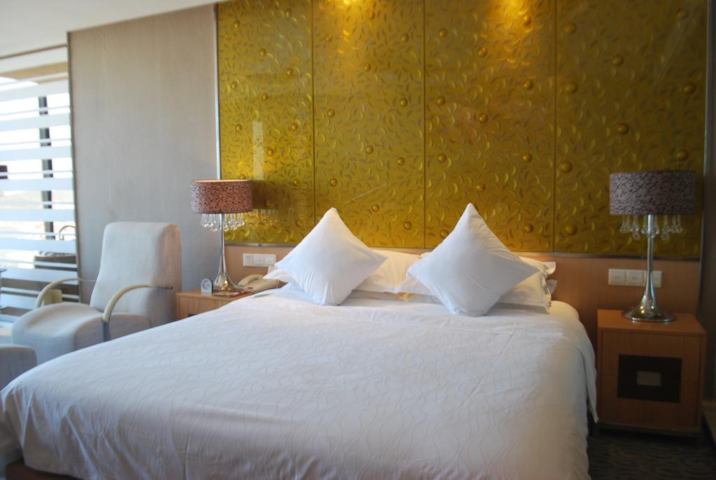 The Center Hotel Вэйхай Номер фото