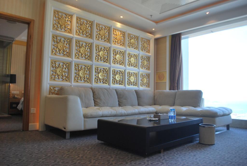 The Center Hotel Вэйхай Номер фото
