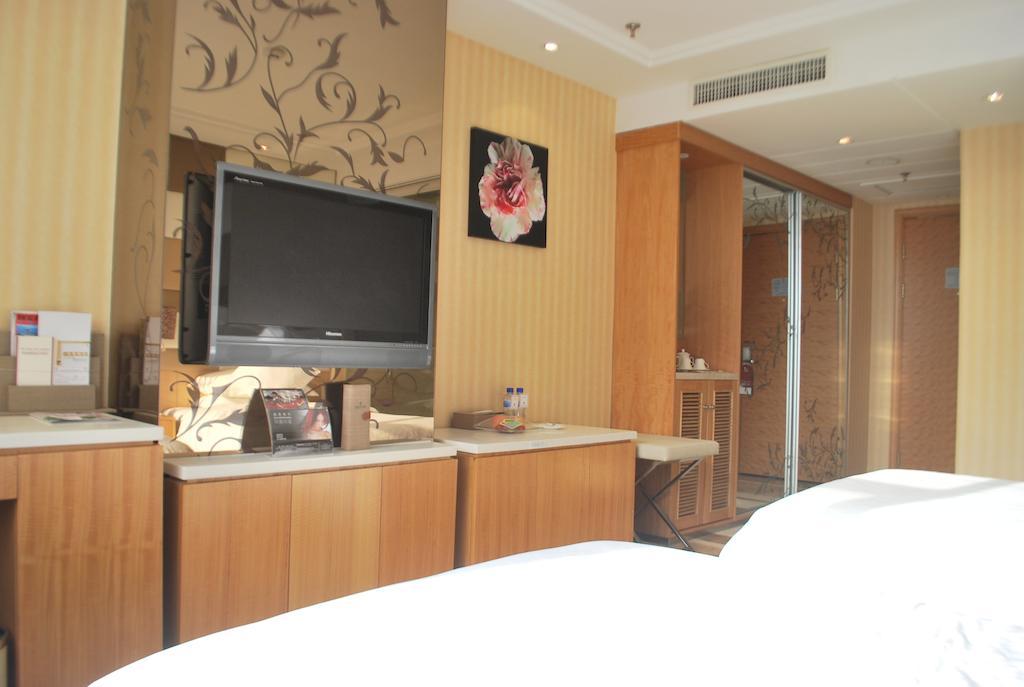 The Center Hotel Вэйхай Номер фото
