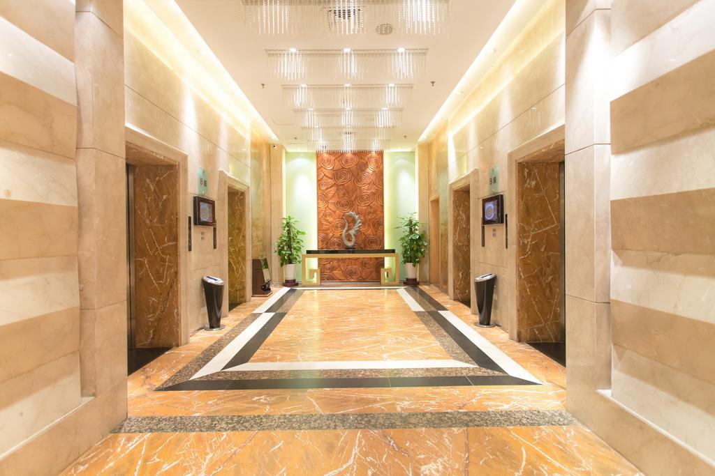 The Center Hotel Вэйхай Экстерьер фото