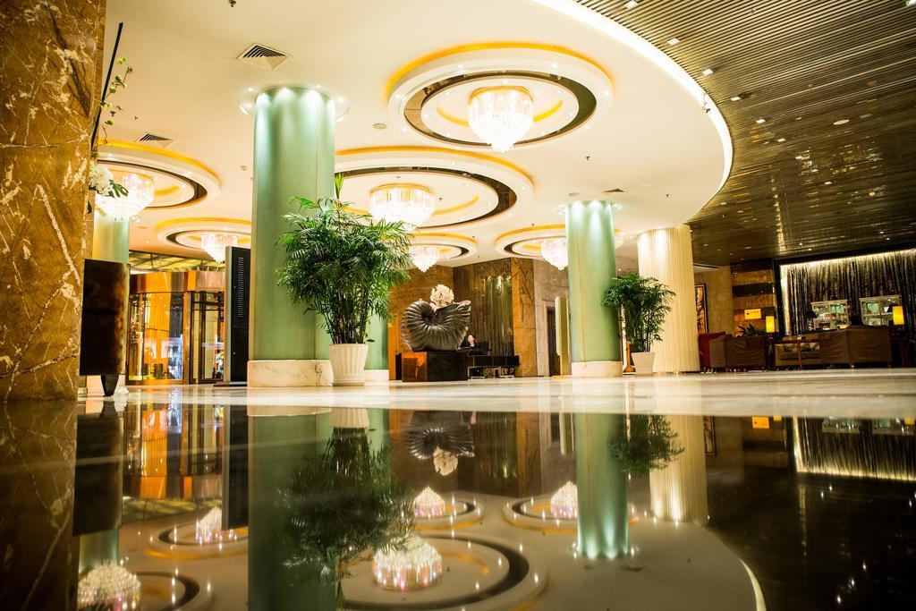 The Center Hotel Вэйхай Экстерьер фото